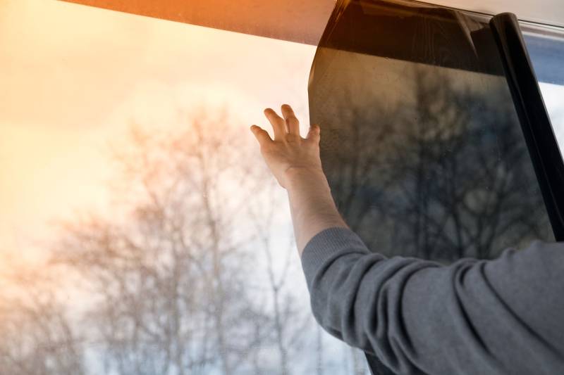Pose de film solaire sur les vitres de votre d'entreprise à Strasbourg